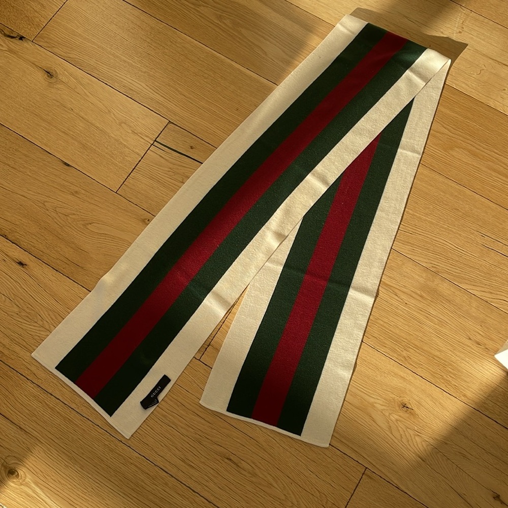 Original Gucci wool and silk scarf - Picture 5 of 10